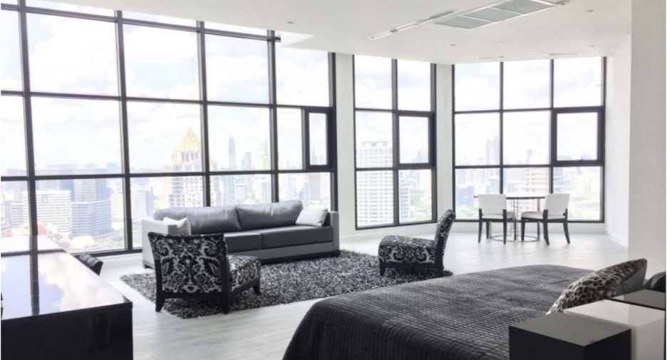 For sale 3 ベッドルーム condo in Sathon, Bangkok