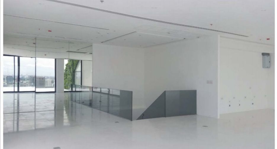 For sale 3 ベッドルーム condo in Sathon, Bangkok