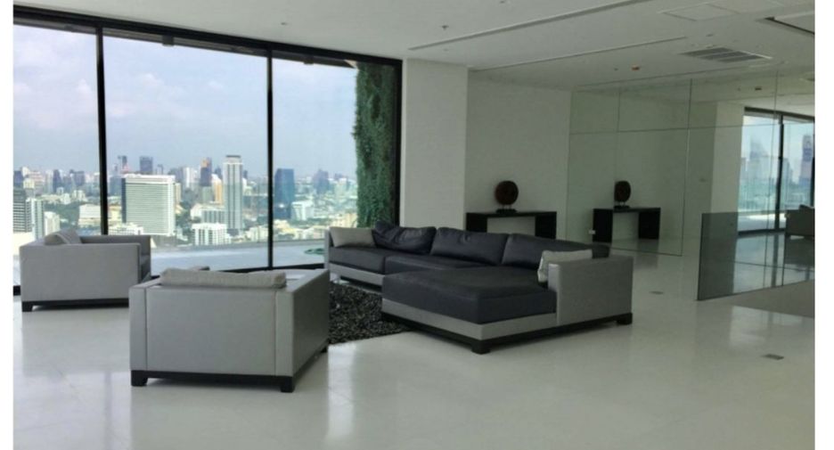For sale 3 ベッドルーム condo in Sathon, Bangkok