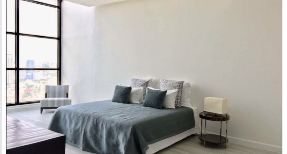For sale 3 ベッドルーム condo in Sathon, Bangkok