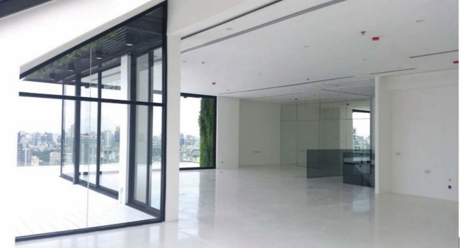 For sale 3 ベッドルーム condo in Sathon, Bangkok