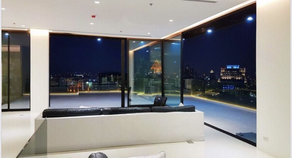 For sale 3 ベッドルーム condo in Sathon, Bangkok