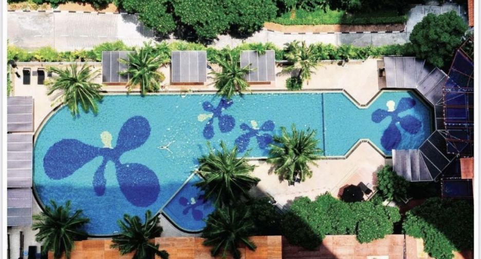 For sale 3 ベッドルーム condo in Sathon, Bangkok