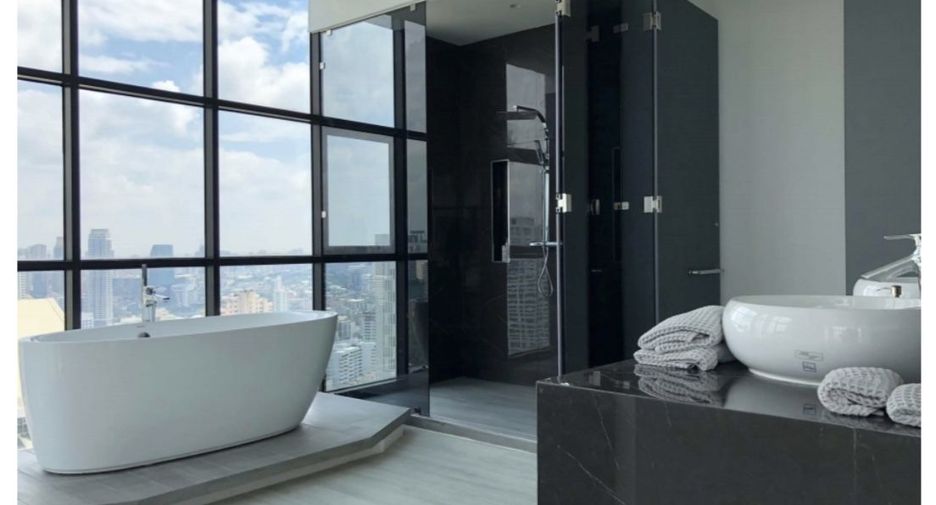 For sale 3 ベッドルーム condo in Sathon, Bangkok