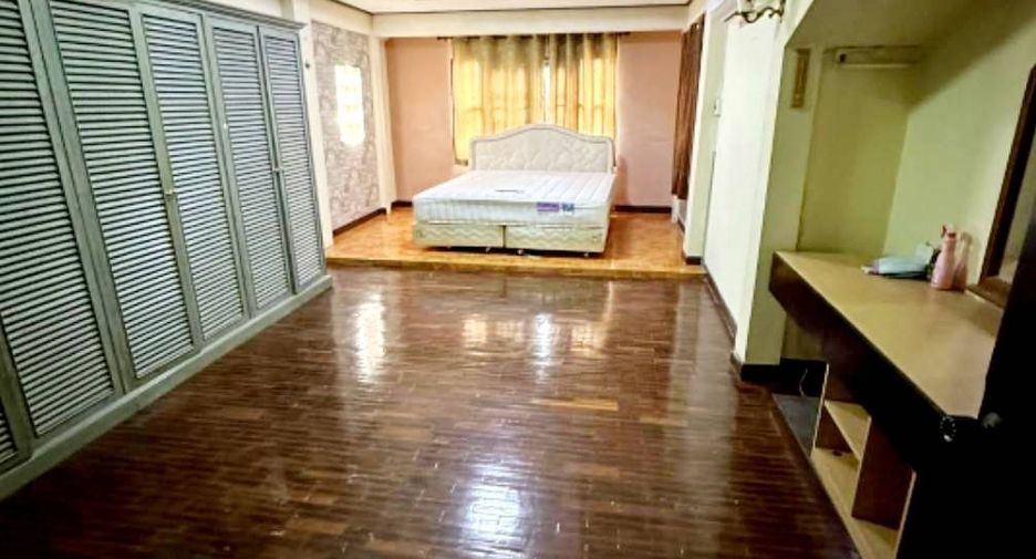 For rent 2 Beds townhouse in Chatuchak, Bangkok
