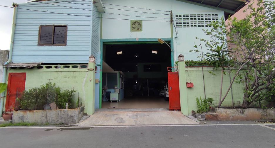 For sale 4 bed warehouse in Mueang Samut Prakan, Samut Prakan