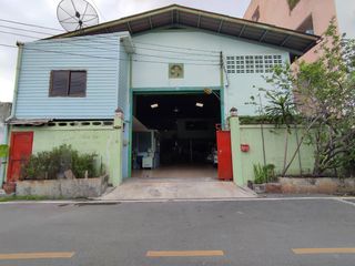 For sale 4 bed warehouse in Mueang Samut Prakan, Samut Prakan