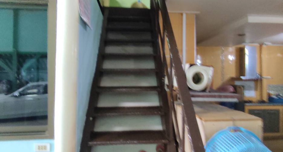 For sale 4 bed warehouse in Mueang Samut Prakan, Samut Prakan