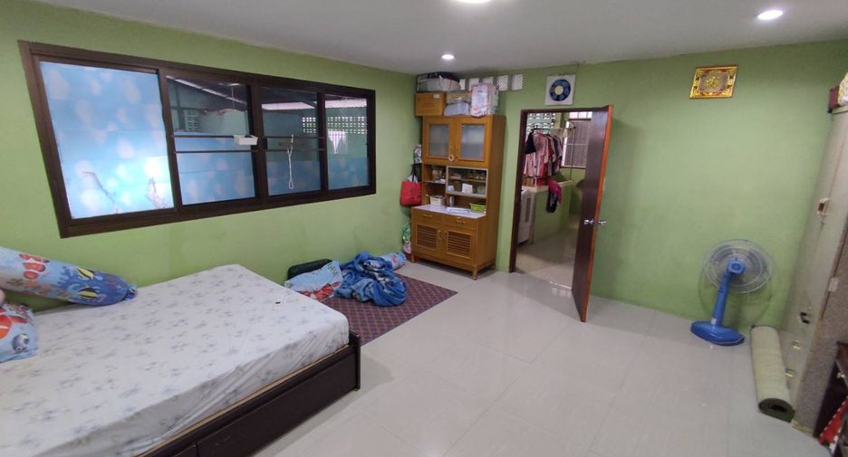For sale 4 bed warehouse in Mueang Samut Prakan, Samut Prakan