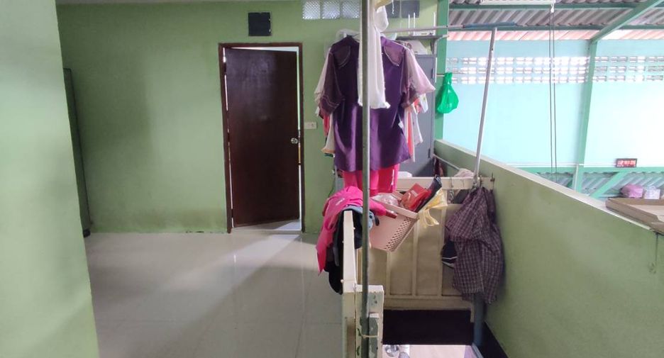 For sale 4 bed warehouse in Mueang Samut Prakan, Samut Prakan