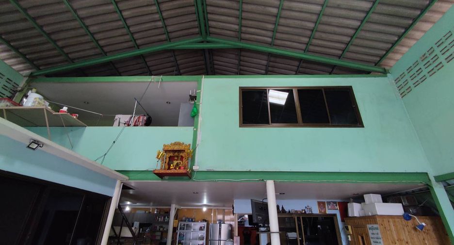 For sale 4 bed warehouse in Mueang Samut Prakan, Samut Prakan