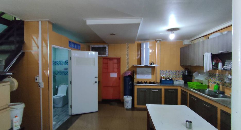 For sale 4 bed warehouse in Mueang Samut Prakan, Samut Prakan