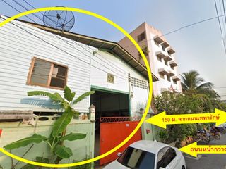 For sale 4 bed warehouse in Mueang Samut Prakan, Samut Prakan