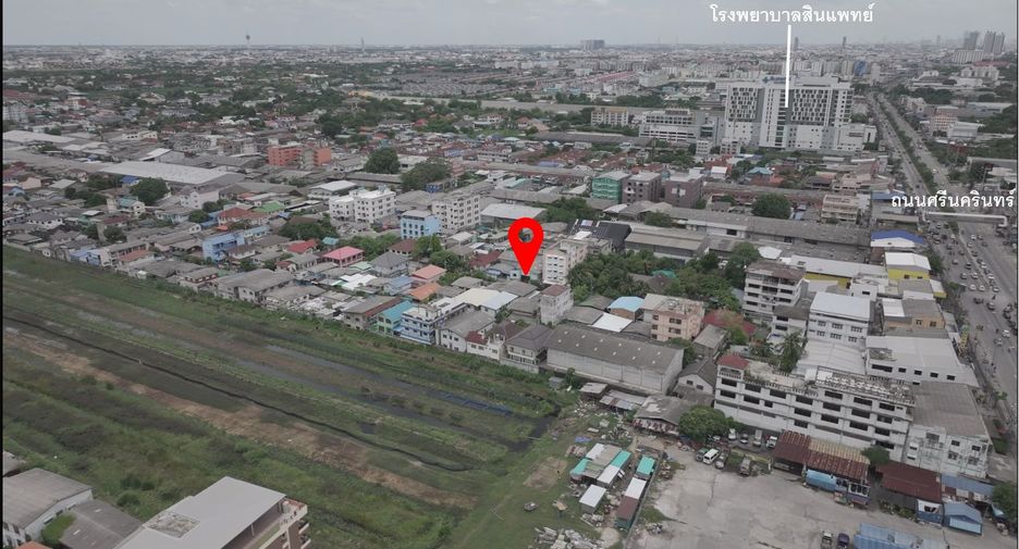 For sale 4 bed warehouse in Mueang Samut Prakan, Samut Prakan
