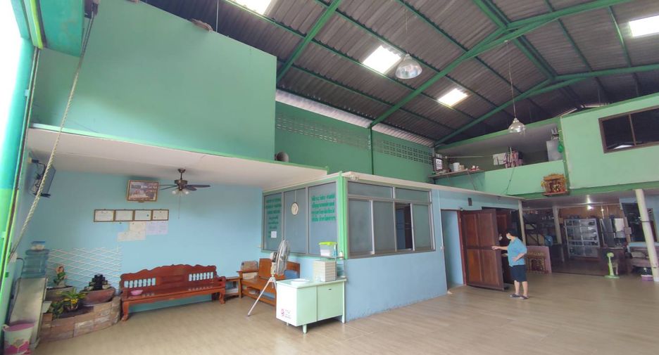 For sale 4 bed warehouse in Mueang Samut Prakan, Samut Prakan