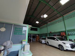 For sale 4 bed warehouse in Mueang Samut Prakan, Samut Prakan