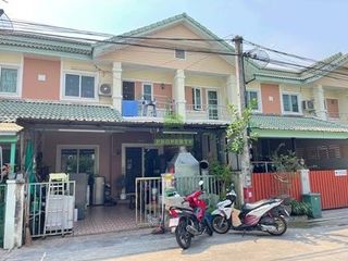 For sale 3 bed townhouse in Thanyaburi, Pathum Thani