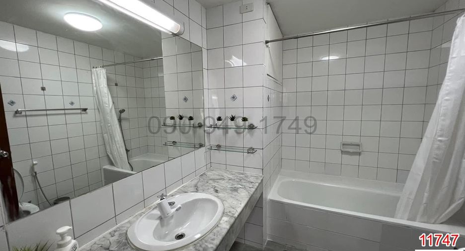For rent 4 bedrooms townhouse in Suan Luang, Bangkok