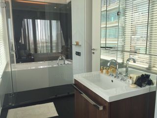 À louer 2 chambres condo à Pathum Wan, Bangkok