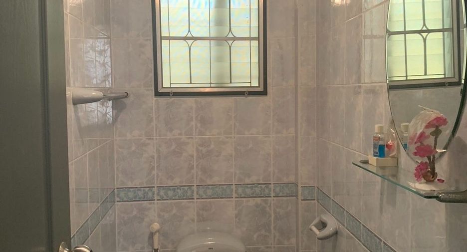 For rent 3 bedrooms townhouse in Bang Phli, Samut Prakan