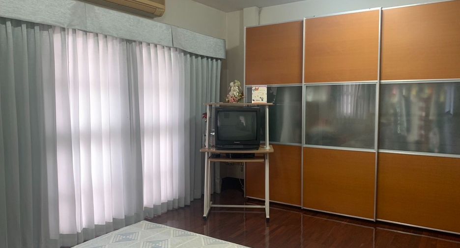 For rent 3 bedrooms townhouse in Bang Phli, Samut Prakan