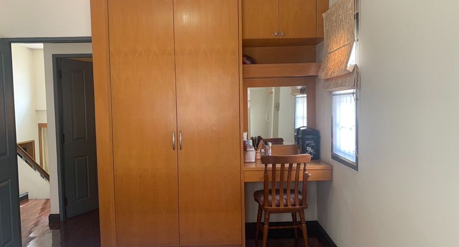 For rent 3 bedrooms townhouse in Bang Phli, Samut Prakan