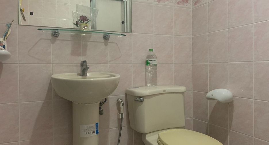 For rent 3 bedrooms townhouse in Bang Phli, Samut Prakan