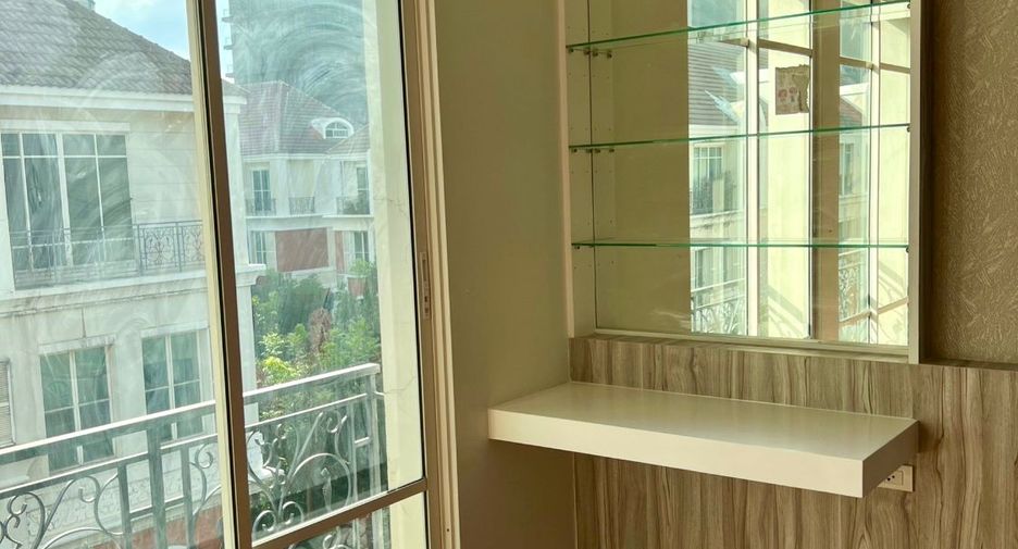 Reihenhaus zum Kauf mit 4 Zimmer in Watthana, Bangkok