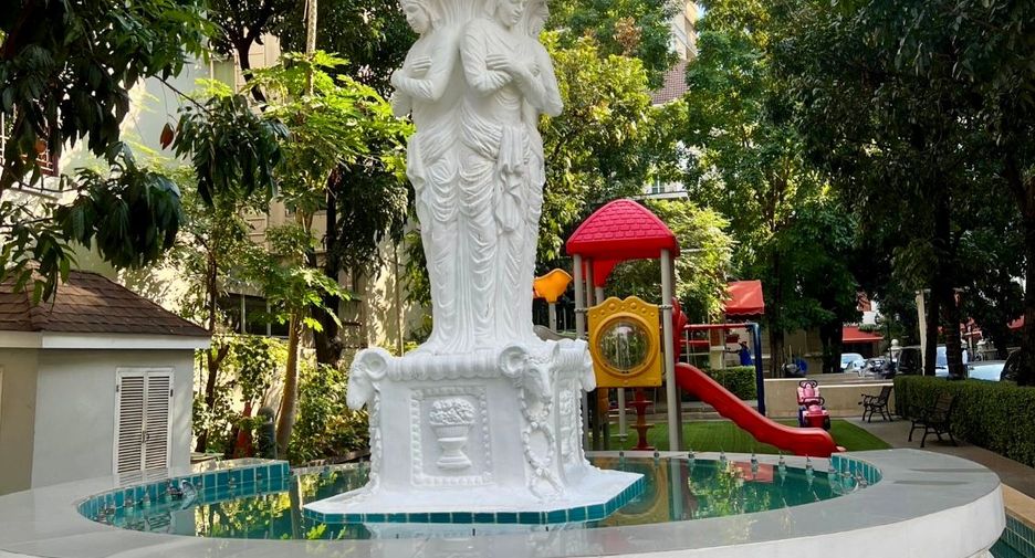 Reihenhaus zum Kauf mit 4 Zimmer in Watthana, Bangkok