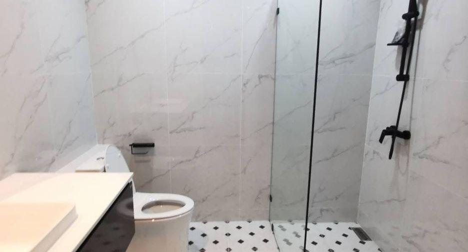Reihenhaus zum Kauf mit 4 Zimmer in Watthana, Bangkok