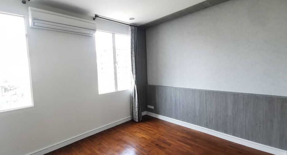 Reihenhaus zum Kauf mit 4 Zimmer in Watthana, Bangkok