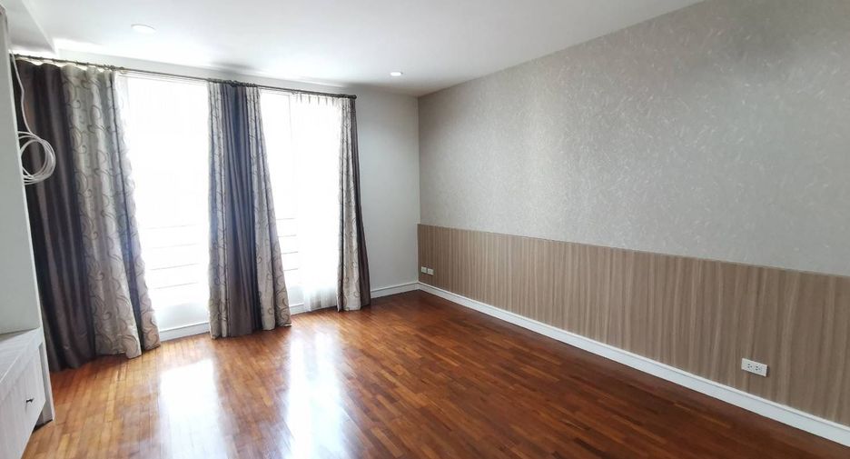 Reihenhaus zum Kauf mit 4 Zimmer in Watthana, Bangkok