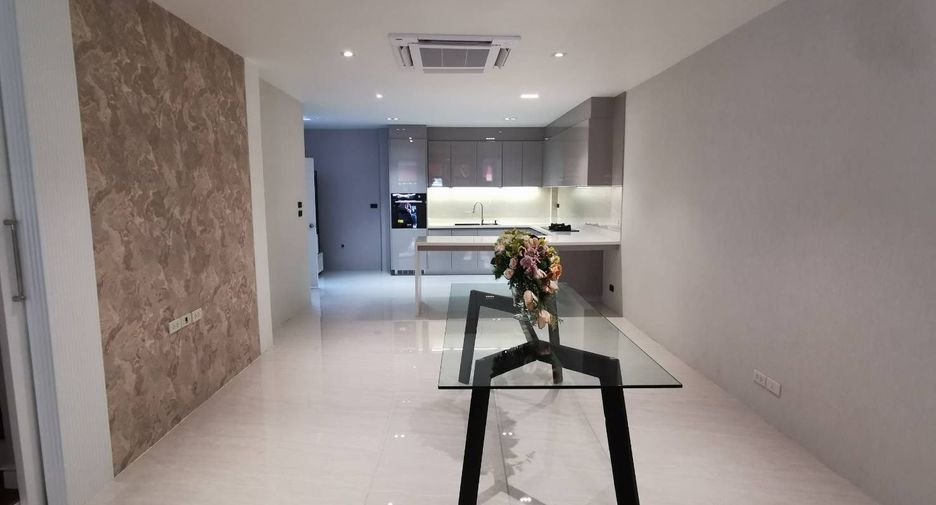 Reihenhaus zum Kauf mit 4 Zimmer in Watthana, Bangkok
