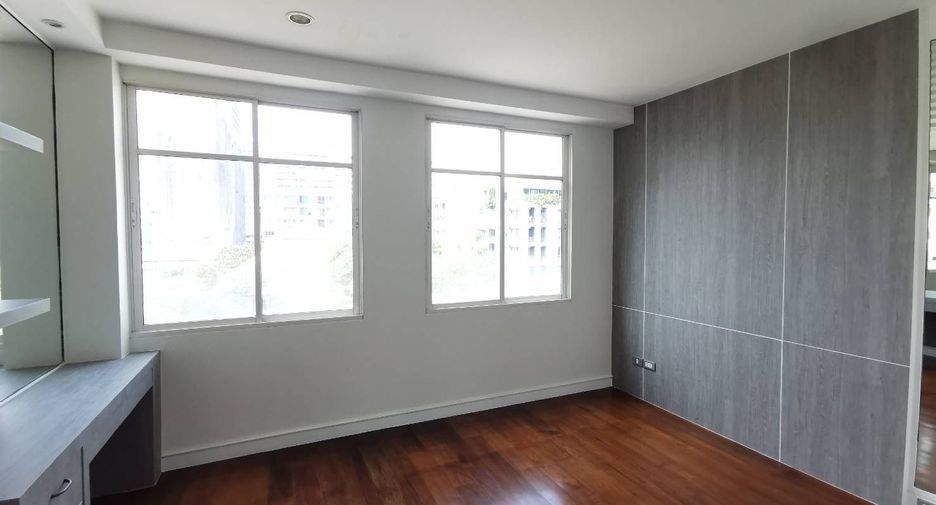 Reihenhaus zum Kauf mit 4 Zimmer in Watthana, Bangkok