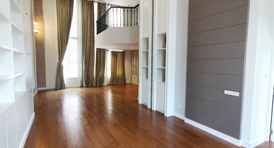 Reihenhaus zum Kauf mit 4 Zimmer in Watthana, Bangkok