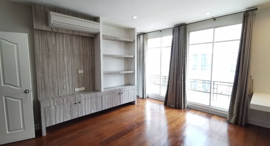 Reihenhaus zum Kauf mit 4 Zimmer in Watthana, Bangkok