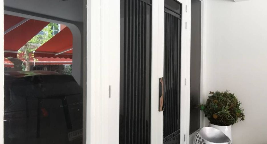 Reihenhaus zum Kauf mit 4 Zimmer in Watthana, Bangkok