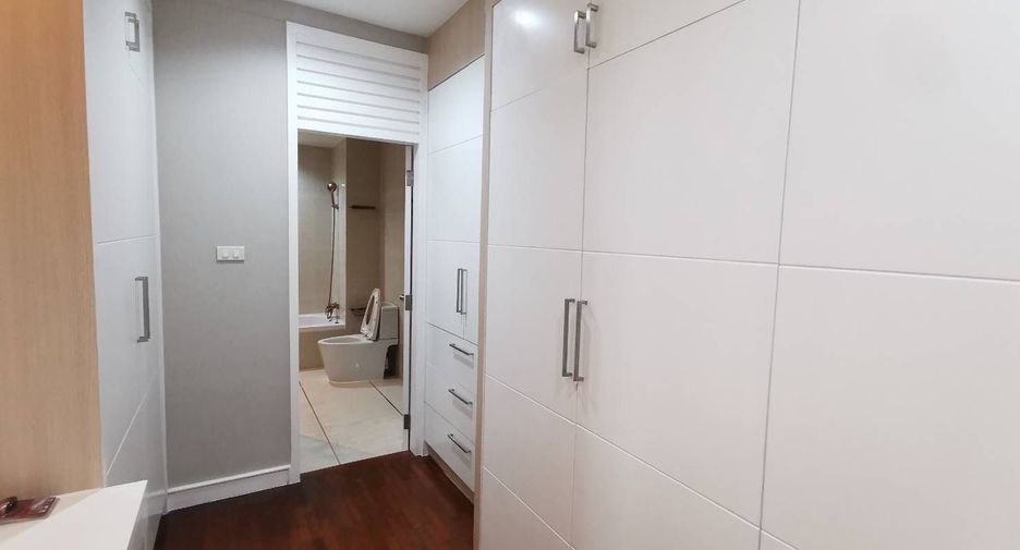 Reihenhaus zum Kauf mit 4 Zimmer in Watthana, Bangkok