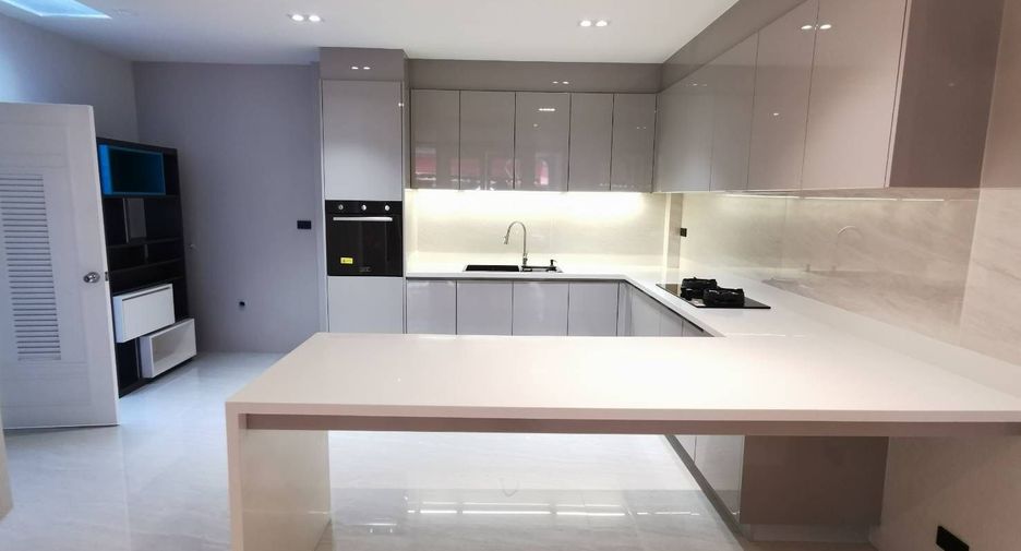 Reihenhaus zum Kauf mit 4 Zimmer in Watthana, Bangkok