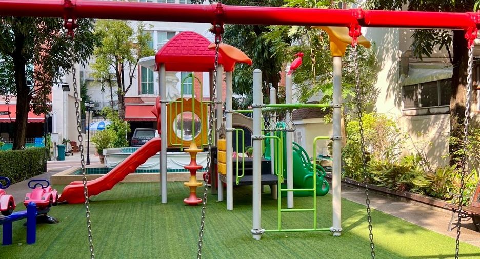 Reihenhaus zum Kauf mit 4 Zimmer in Watthana, Bangkok