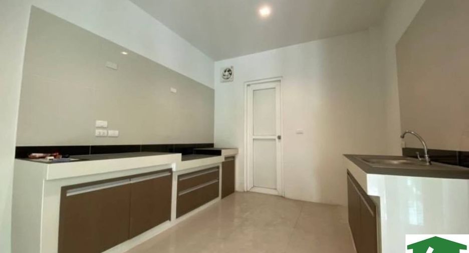 Haus zum Kauf mit 4 Zimmer in Pak Kret, Nonthaburi