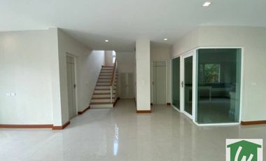 Haus zum Kauf mit 4 Zimmer in Pak Kret, Nonthaburi