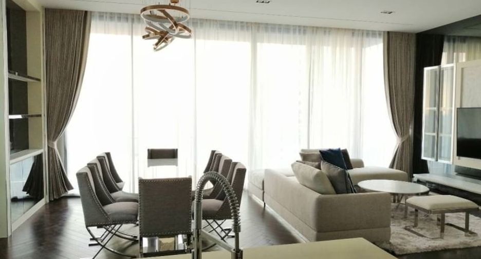 For rent 3 bedrooms condo in Khlong Toei, Bangkok