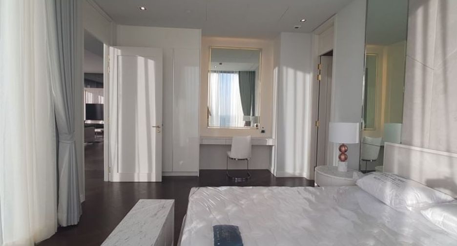 For rent 3 bedrooms condo in Khlong Toei, Bangkok