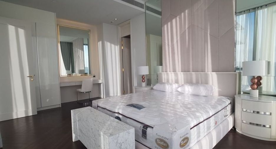 For rent 3 bedrooms condo in Khlong Toei, Bangkok