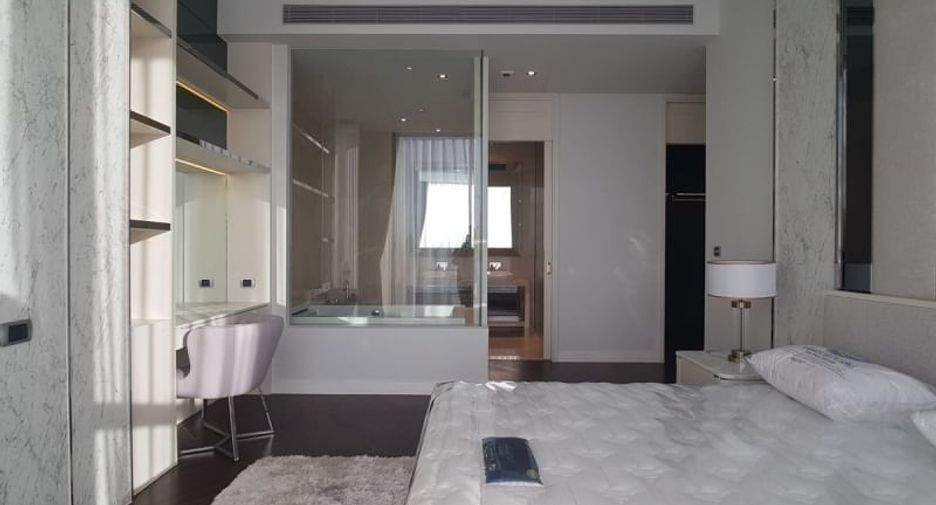 For rent 3 bedrooms condo in Khlong Toei, Bangkok