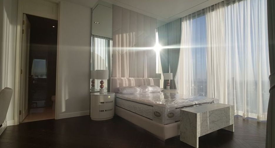 For rent 3 bedrooms condo in Khlong Toei, Bangkok