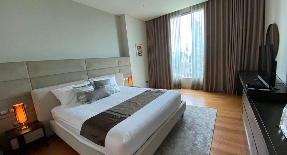 For rent 3 bedrooms condo in Pathum Wan, Bangkok