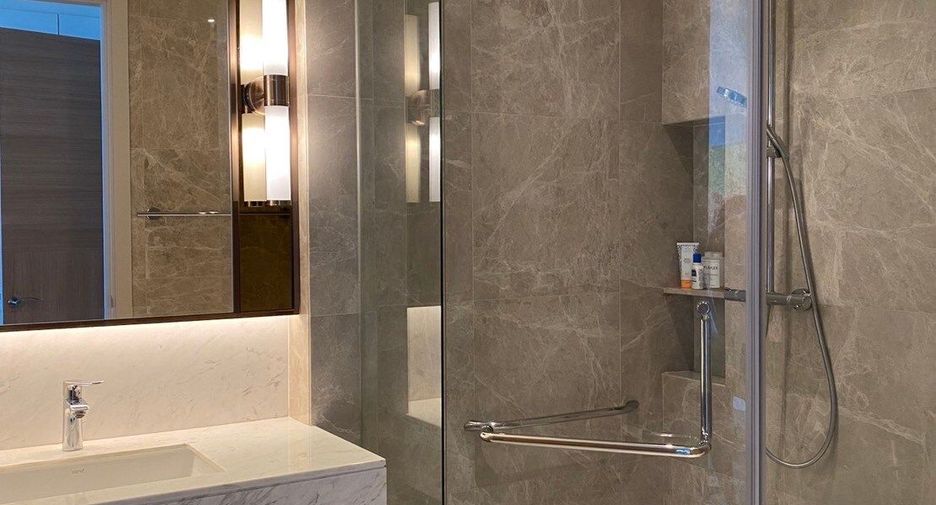 For rent 3 bedrooms condo in Pathum Wan, Bangkok