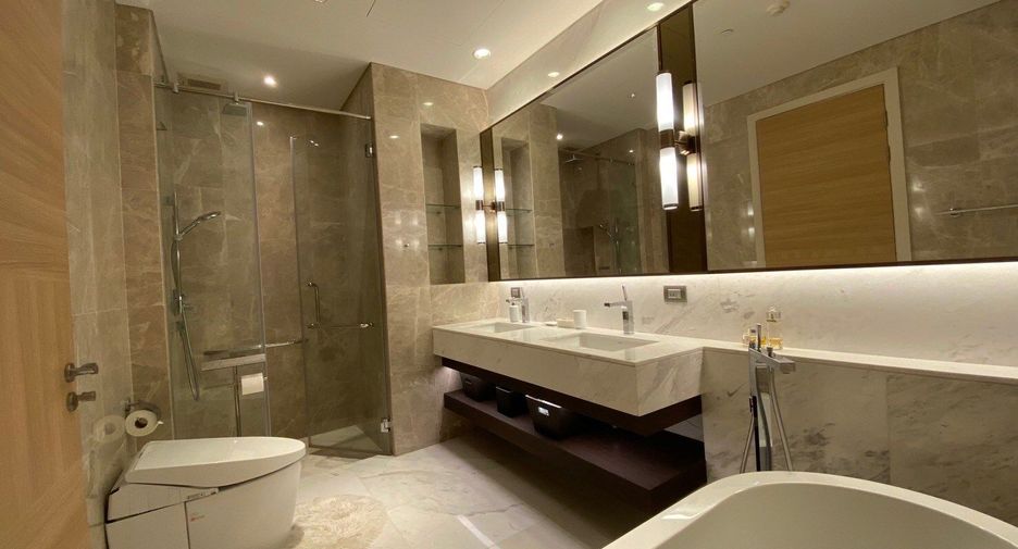 For rent 3 bedrooms condo in Pathum Wan, Bangkok